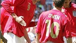 Peter Crouch "chào mời" Owen đến Stoke