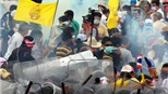 Biểu tình lớn ở Bangkok dịp AFF Cup 2012