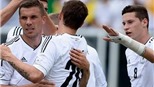 Podolski ghi bàn siêu nhanh, Đức hạ Ecuador 4-2