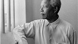 Lãnh tụ Nam Phi Nelson Mandela & Bóng đá: Từ chấn song nhà tù đến cầu vồng của đất nước