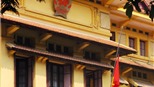    Cờ &#39;ngừng&#39; bay giữa gió thu Hà Nội