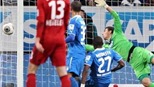 SỐC! SỐC! SỐC! Leverkusen vượt mặt Bayern nhờ &#39;BÀN THẮNG MA&#39;