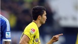 Boateng đá hỏng penalty, Schalke thảm bại trước Dortmund