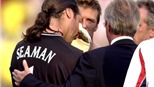 Trước &#39;nạn nhân&#39; của Gareth Bale, Pele, Maradona và Ronaldo đã từng khóc trên sân bóng