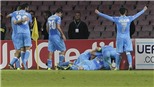 Gonzalo Higuain lập cú đúp, Napoli bám sát Arsenal