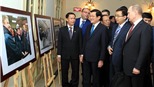 Chủ tịch nước Trương Tấn Sang, Tổng thống Nga Putin dự  triển lãm ảnh của TTXVN và ITAR-TASS