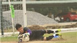 Chùm ảnh: 3 thủ môn U23 Việt Nam mệt nhoài trên sân tập