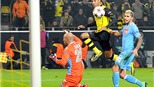 Dortmund hạ Napoli:  Vàng đen, từ mồ hôi và máu