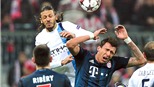 Bayern dẫn hai bàn vẫn thua sốc: Cái giá của sự tự mãn