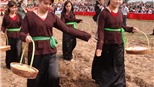 Hàng ngàn người xuống đồng tham dự lễ hội Tịch Điền