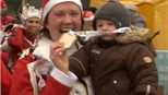 VIDEO: Hàng nghìn ông già Noel thi chạy vì trẻ em khó khăn
