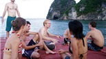 Chùm ảnh du lịch:  Vì sao Hạ Long có hấp lực ‘chết người’ với Tây ba lô?