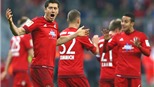 Bayern thống trị, Dortmund hồi sinh, món hời Chicharito