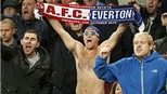Premier League năm 2015 tràn ngập những chuyện sốc, kì quái