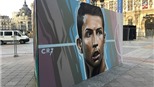 CHIÊM NGƯỠNG tranh chân dung Ronaldo, Maldini, Zidane trên đường phố Paris