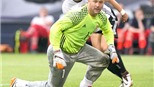 Gabor Kiraly: Chuyện 'ông lão' mặc quần dài bắt bóng