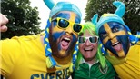 KHOẢNH KHẮC đẹp: CĐV Ireland và Thụy Điển cùng nhau hát ca khúc của ABBA