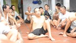 EURO và khoảng lặng phía sau song sắt