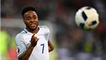 Sterling lại khiến CĐV Anh ngao ngán với pha bỏ lỡ khó tin
