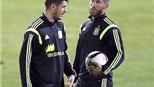 Đâu chỉ Ramos, Morata cũng mê tín
