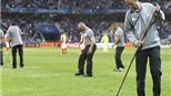 Mặt sân tệ hại ở EURO: UEFA và Pháp đổ vấy trách nhiệm