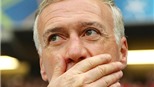 Từ phản ứng trái chiều của dư luận Pháp: HLV Deschamps nên “bịt tai” mà làm?