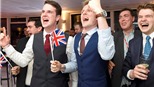 VIDEO: Sốc nghe người Anh hát 'Cachiusa' mừng Brexit 