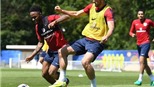 TIẾT LỘ: Guardiola gọi điện úy lạo tinh thần Sterling