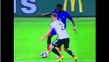 Pogba trình diễn kĩ thuật 'siêu dị', biến Mustafi thành gã hề ở trận gặp Đức 