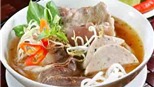 Không có chuyện muốn bán bún bò Huế phải đến Huế xin phép