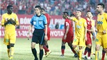 Tranh cãi vì trọng tài ngoại tại V.League