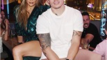 Bồ trẻ bị Jennifer Lopez "đá" vì quá ham vui