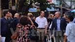 CHÙM ẢNH: 'Cổ tích' về Hoàng tử Anh William trên phố cổ Hà Nội