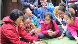 Vẽ tranh gà, đón Tết kiểu Tây Bắc ở Hà Nội