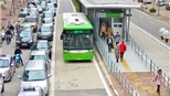 Hà Nội lắp dải phân cách cứng bảo vệ làn đường dành riêng tuyến buýt BRT