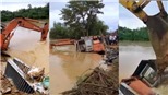 Lao máy múc xuống cứu đê: Nhớ thời nắm tay nhau làm 'cọc sống'
