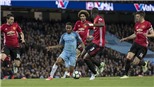 Man City 0-0 Man United: Mourinho 'dựng xe buýt', Fellaini bị đuổi, M.U vẫn... bất bại