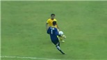 Thủ môn U18 Việt Nam 'biếu không' bàn thắng cho U18 Brunei
