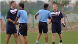 Paul Scholes lập cú đúp kiến tạo, đội của Ryan Giggs thắng dễ BHL PVF