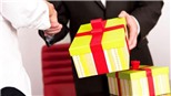 TPHCM cấm tặng quà Tết cho cấp trên
