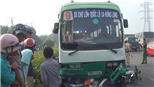 Xe buýt 'nuốt' hàng loạt xe máy khi đang đổ dốc