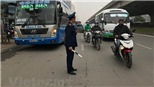 Sẽ xử lý xe ‘nhồi nhét’ khách, sân bay tăng thêm điểm đỗ máy bay