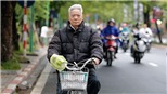 Người Hà Nội co ro trong gió lạnh đầu mùa từ đợt không khí lạnh đầu tiên