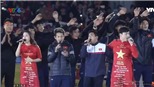 Hồng Duy 'gánh team' U23 Việt Nam, hát như ca sĩ ở gala vinh danh