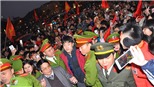 Người hâm mộ đổ ra đường chào đón Xuân Trường, Thành Chung về Tuyên Quang