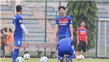 Công Phượng cười tít mắt trước màn tâng bóng lỗi của Đức Chinh