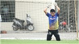 Thủ môn Tuấn Mạnh: 'HLV Park Hang Seo yêu cầu uống nhiều sữa'
