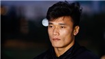 'Người hùng' của U23 Việt Nam thích sơ đồ 3 hậu vệ, tự nhận yếu bóng bổng
