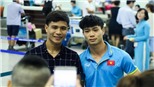 Công Phượng bị người hâm mộ vây kín tại sân bay, U22 Việt Nam đến Hàn Quốc luyện quân