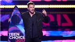 Teen Choice Awards 2017: Miley Cyrus vắng mặt đột xuất, Chris Pratt 'bị soi' tháo nhẫn cưới